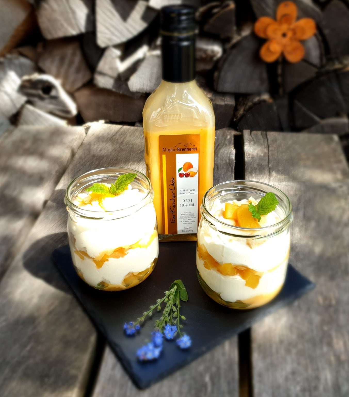 Apfel-Dessert mit Eier-Kirsch-Likör – tourundtisch