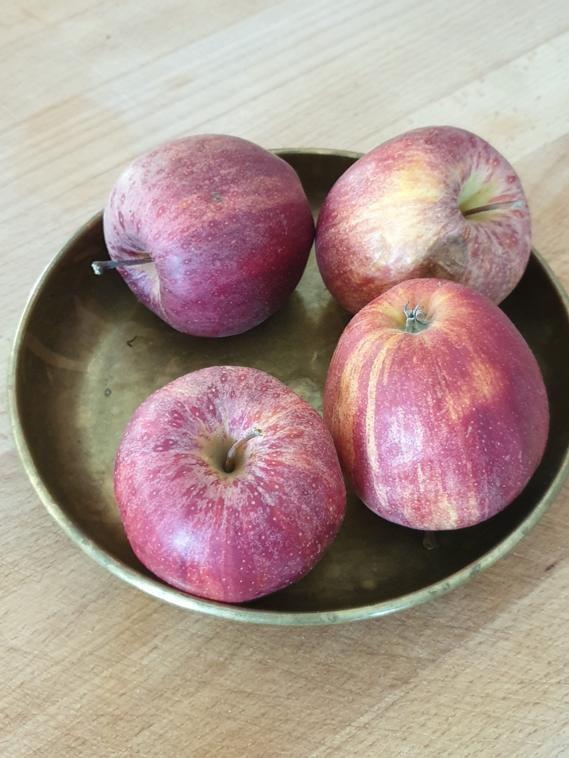 Apfel-Dessert mit Eier-Kirsch-Likör – tourundtisch