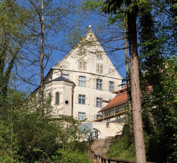 Zum Schloss Achberg